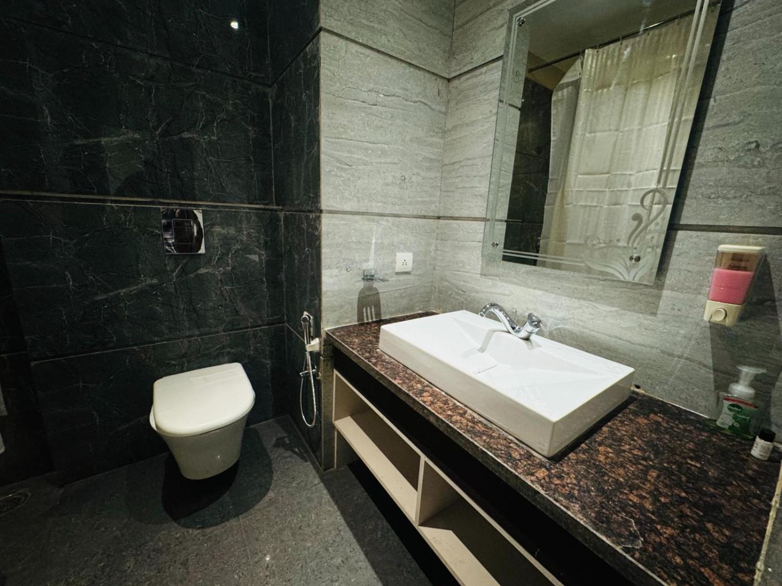 The Pearl Hotel Sirsa Eksteriør billede