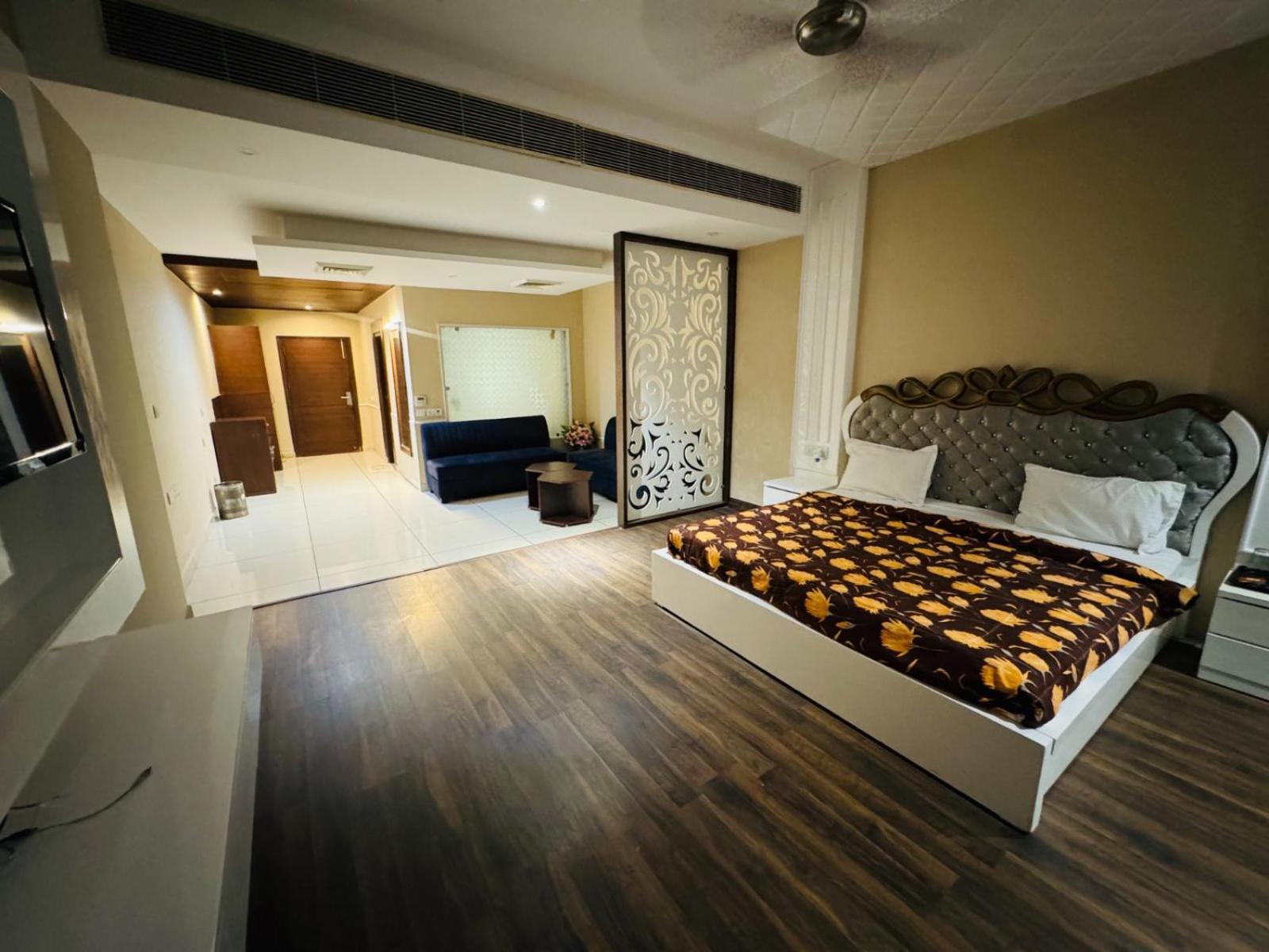 The Pearl Hotel Sirsa Eksteriør billede