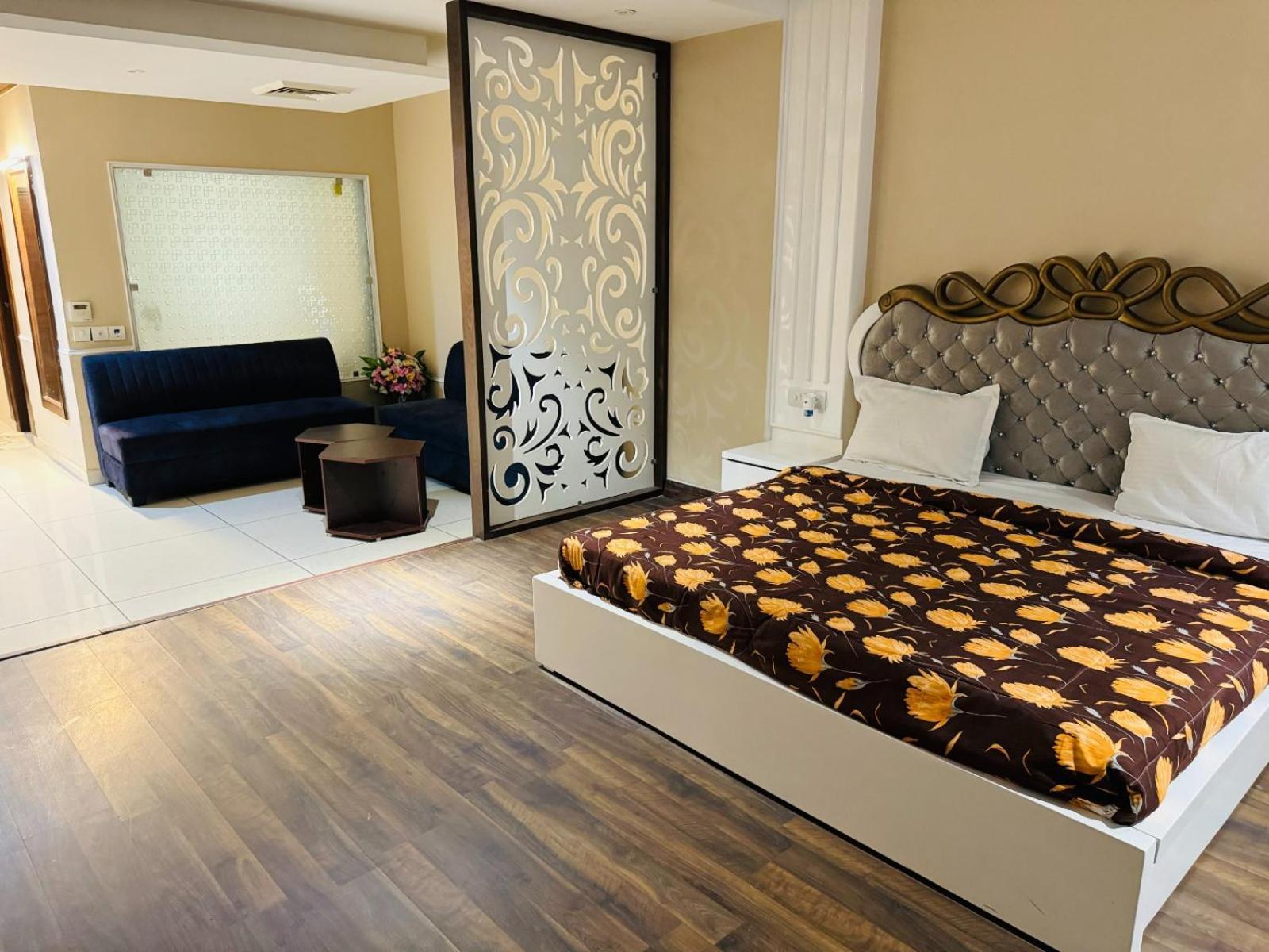 The Pearl Hotel Sirsa Eksteriør billede