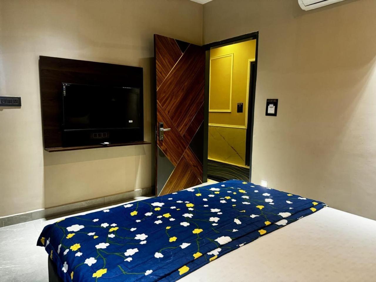 The Pearl Hotel Sirsa Eksteriør billede