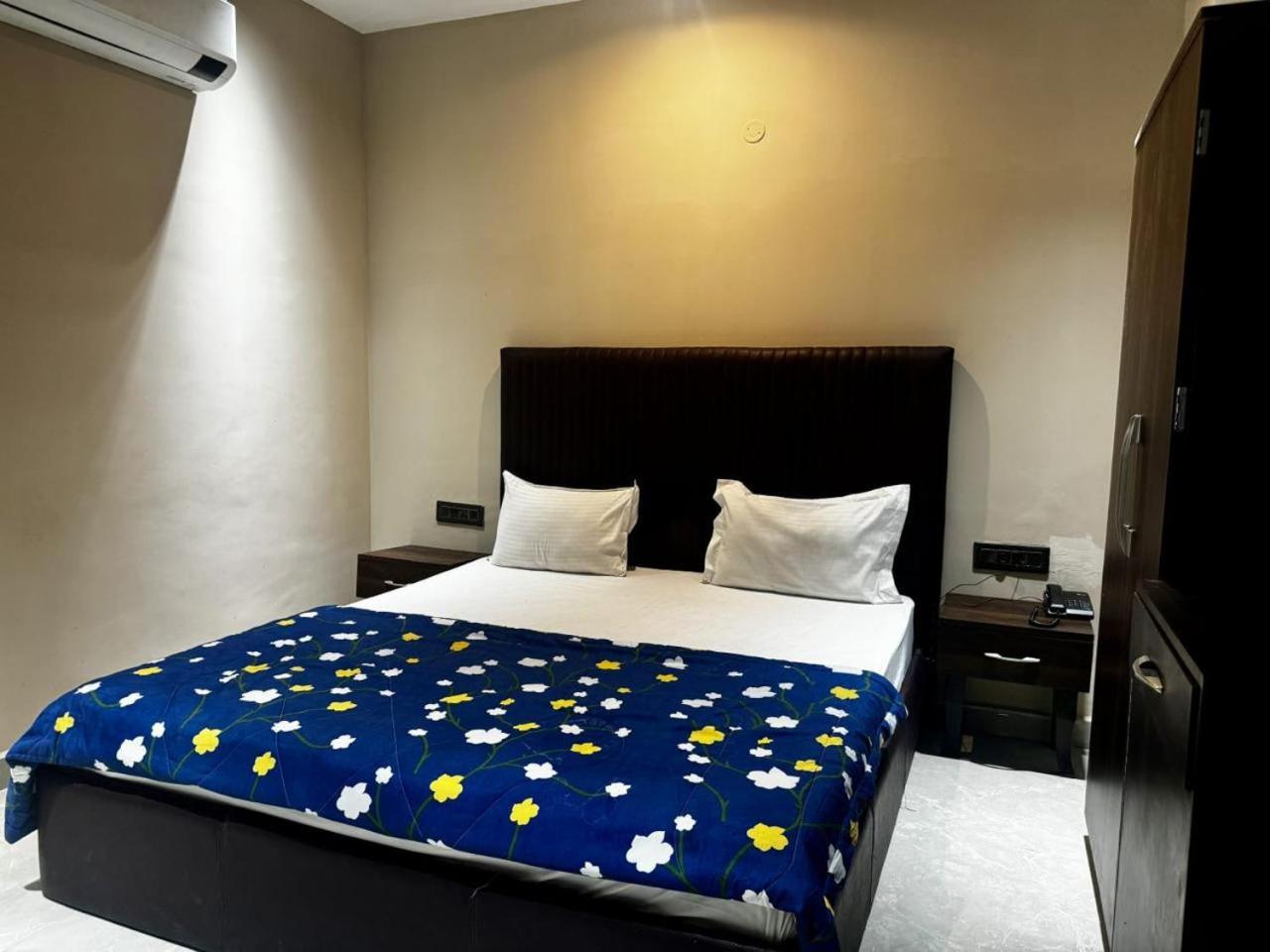 The Pearl Hotel Sirsa Eksteriør billede